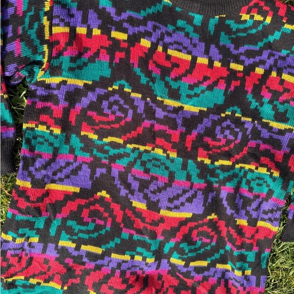 Colorful Patterned Sweater - Picture 4 of 4